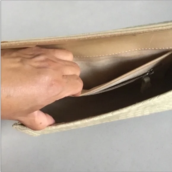 FRANCESCO SANTORO BEVERLY HILLS CROCODILE EMBOSSED HAND CLUTCH  INTERIOR SUEDE - Picture 11 of 15